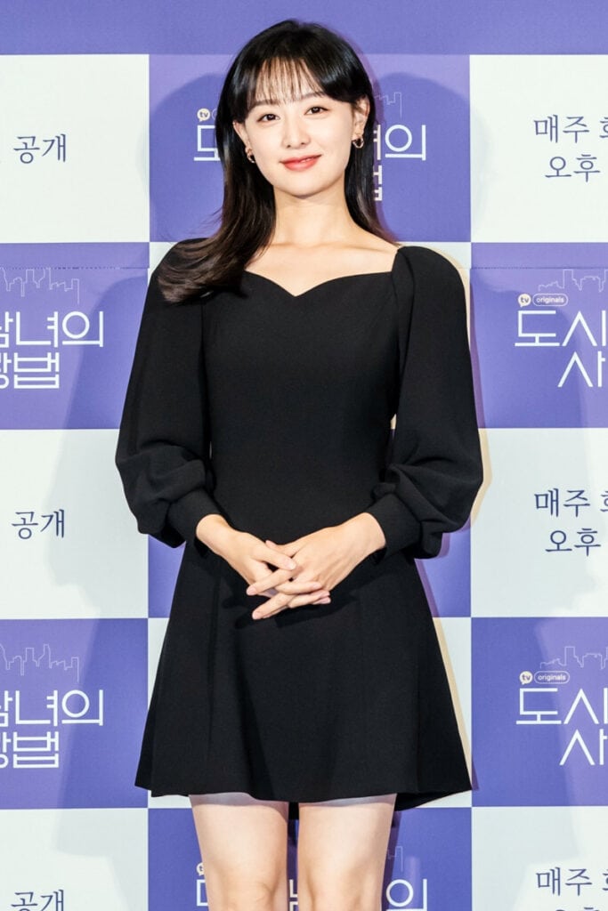 Kim Ji-won's Outfit at ‘Lovestruck In The City’ Press Conference on December 22, 2020