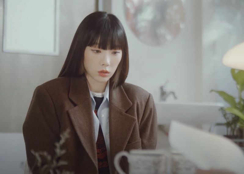 Taeyeon What Do I Call You MV Kpop Fashion - Look 1