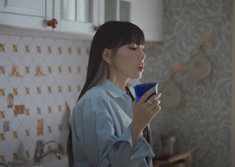 Taeyeon What Do I Call You MV Kpop Fashion - Look 1