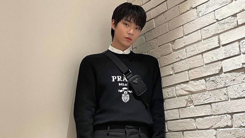Hwang In-Yeop Owning The Sweater-Tucking Look With His Instagram Outfit