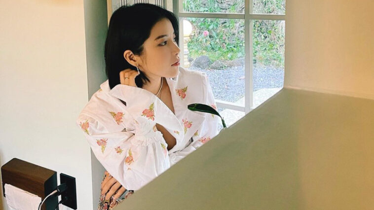 Mamamoo Solar's Outfit on Instagram on January 19, 2021