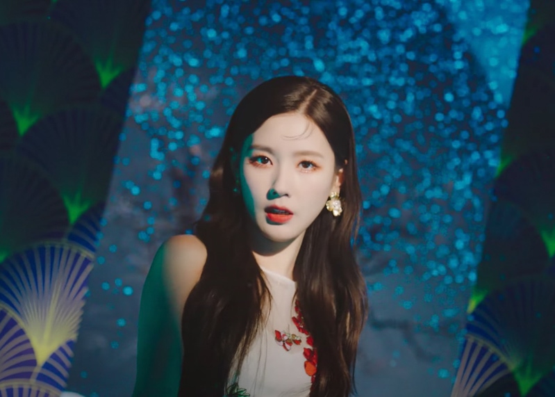 (G)I-DLE Hwaa MV Kpop Fashion - Miyeon - Look 1