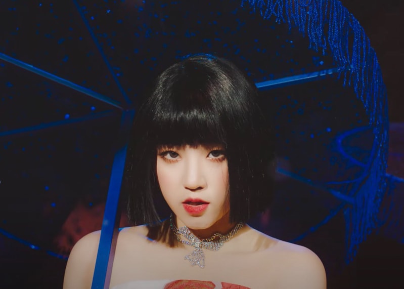 (G)I-DLE Hwaa MV Kpop Fashion - Yuqi - Look 1