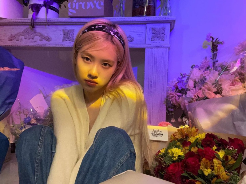 Blackpink Rose's Outfit on Instagram Look 1 on February 11, 2021
