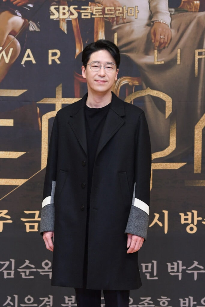 Uhm Ki-joon's Outfit at 'Penthouse 2' Press Conference on February 19, 2021
