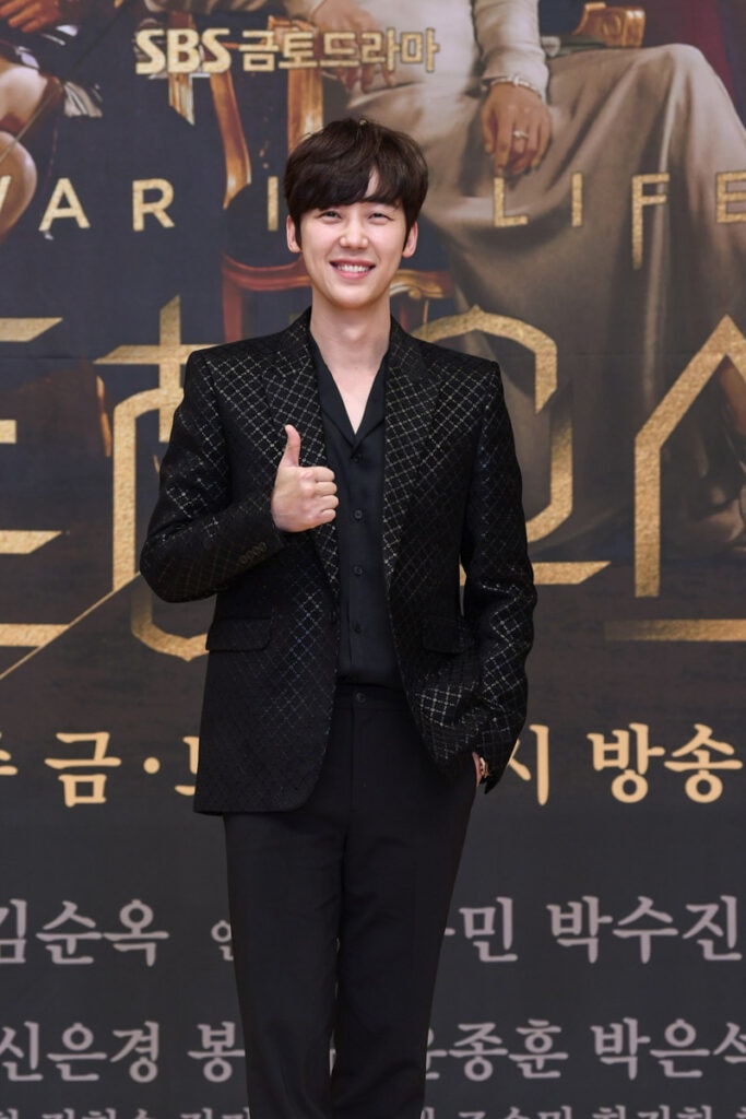 Yoon Jong-hoon's Outfit at 'Penthouse 2' Press Conference on February 19, 2021