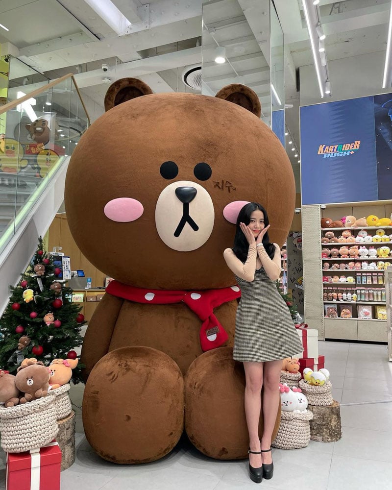 Blackpink Jisoo's Outfit on Instagram on February 25, 2021
