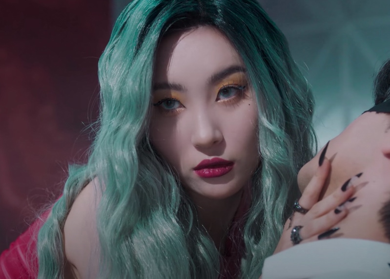 Sunmi Tail MV Kpop Fashion - Look 1