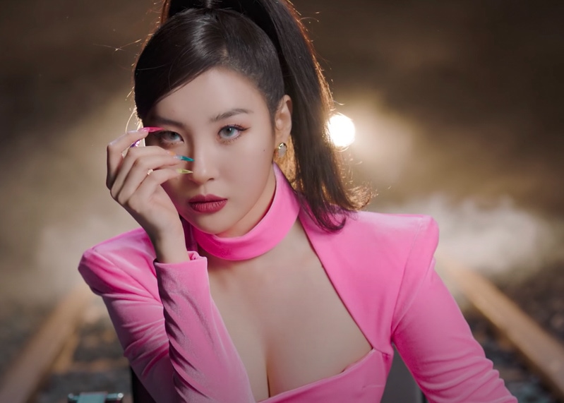 Sunmi Tail MV Kpop Fashion - Look 4