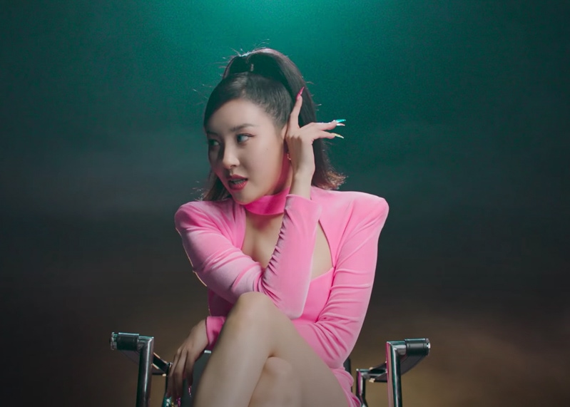 Sunmi Tail MV Kpop Fashion - Look 4
