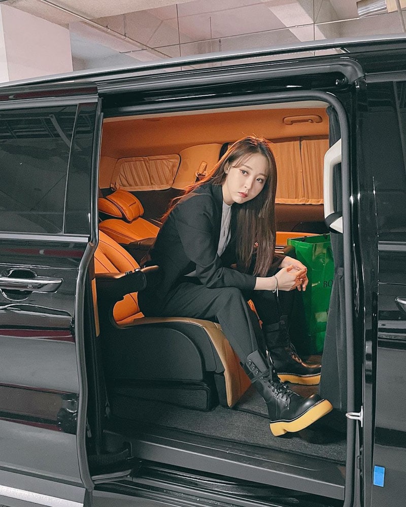 Mamamoo Moonbyul's Outfit on Instagram on March 8, 2021