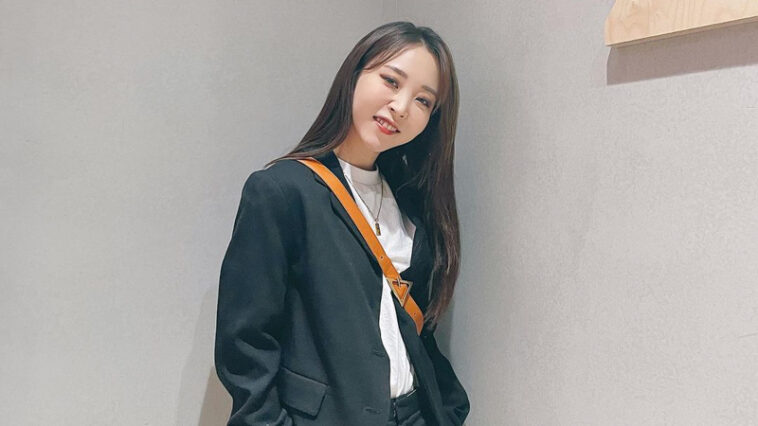 Mamamoo Moonbyul's Outfit on Instagram on March 8, 2021