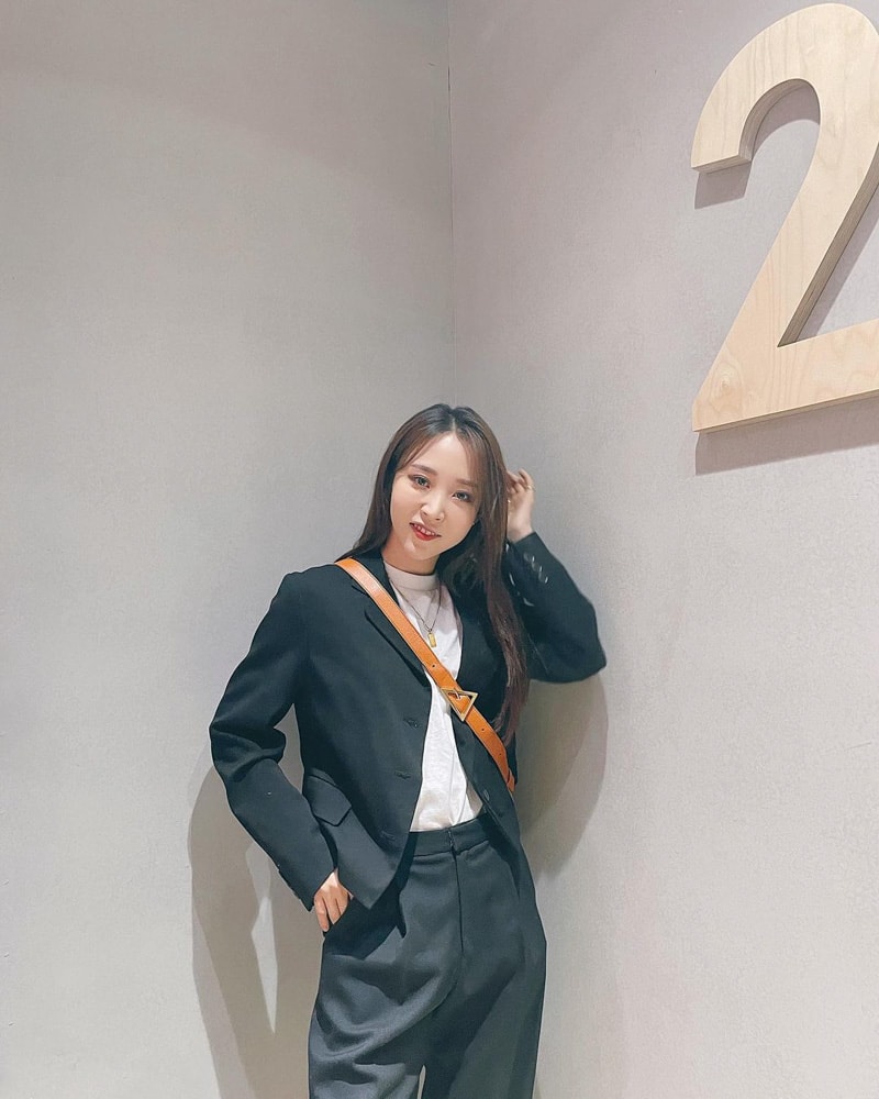 Mamamoo Moonbyul's Outfit on Instagram on March 8, 2021