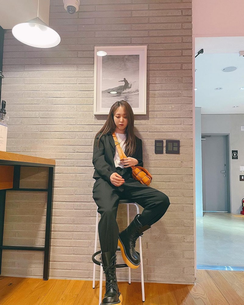 Mamamoo Moonbyul's Outfit on Instagram on March 8, 2021