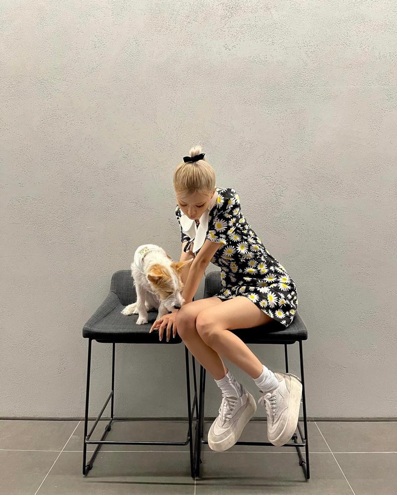 Blackpink Rose's Outfit on Instagram on March 21, 2021