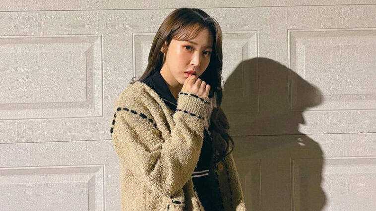 Mamamoo Moonbyul's Outfit on Instagram on March 22, 2021