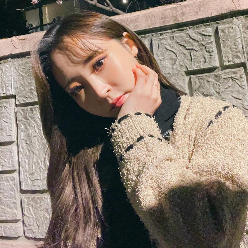 Mamamoo Moonbyul's Outfit on Instagram on March 22, 2021