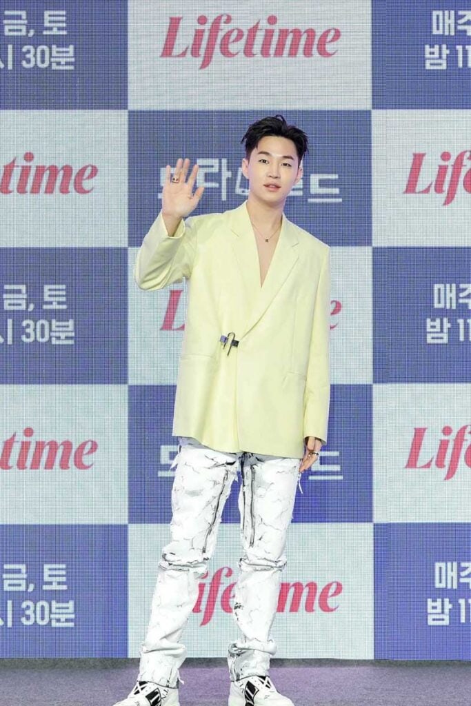 Henry's Outfit at ‘Drama World’ Press Conference on April 2, 2021
