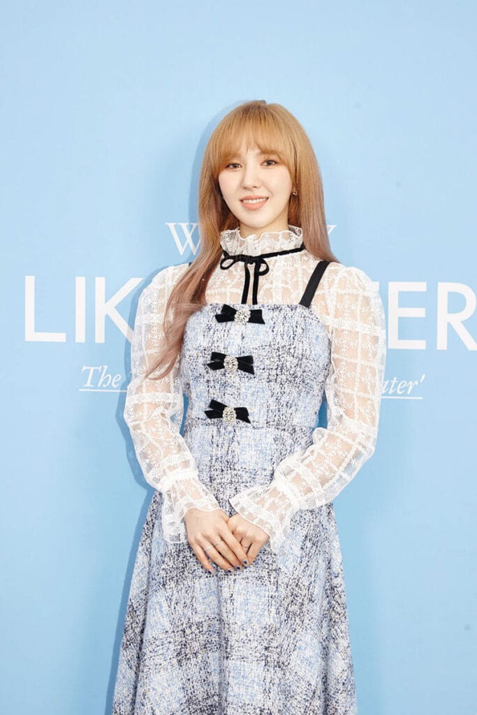 Red Velvet Wendy's Outfit at ‘Like Water’ Press conference on April 5, 2021