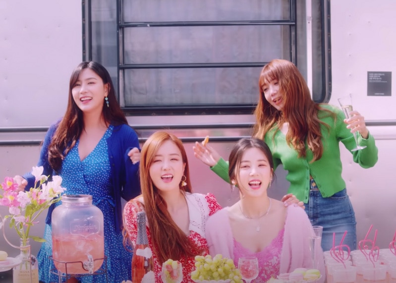APINK Thank You MV Kpop Fashion - Bomi - Look 1