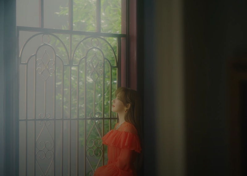 RED VELVET Wendy Like Water MV Kpop Fashion - Look 1