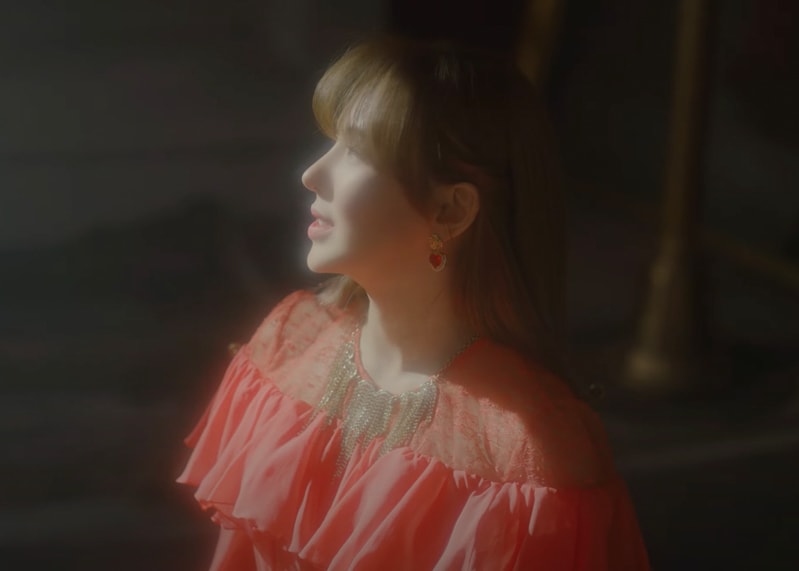 RED VELVET Wendy Like Water MV Kpop Fashion - Look 1