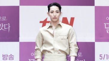 Kim Soo-hyuk's Outfit at ‘Doom At Your Service’ Press conference on May 6, 2021