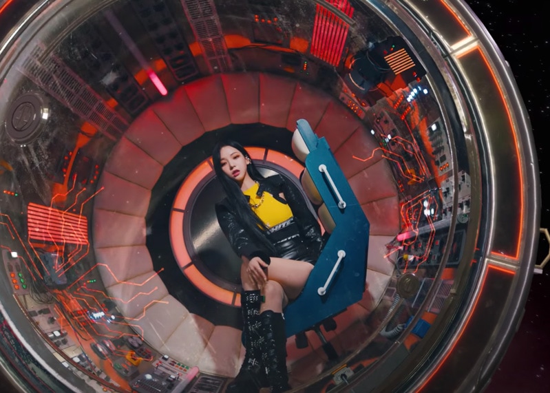 AESPA Next Level MV Kpop Fashion - Karina - Look 1