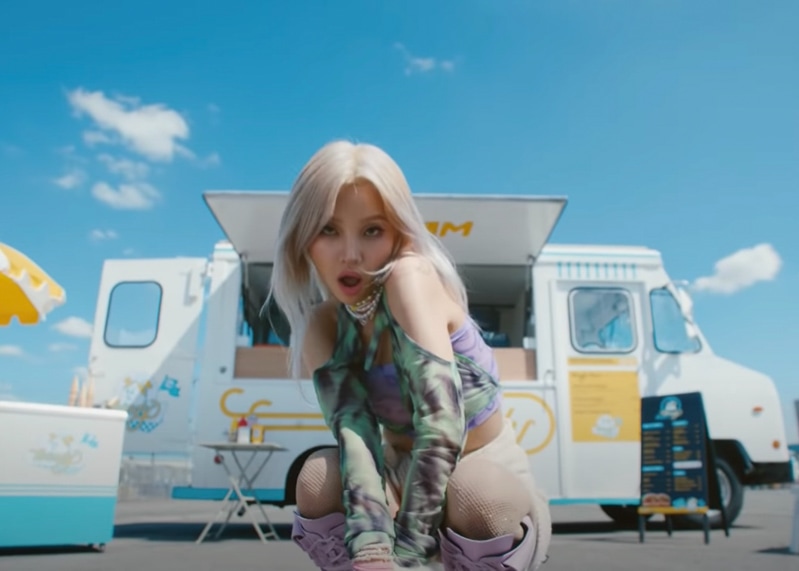 (G)I-DLE Soyeon Beam Beam MV Kpop Fashion - Look 3