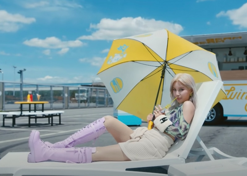 (G)I-DLE Soyeon Beam Beam MV Kpop Fashion - Look 3