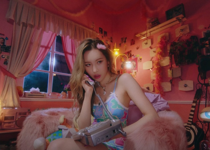 Sunmi You Can't Sit With Us MV Kpop Fashion - Look 1