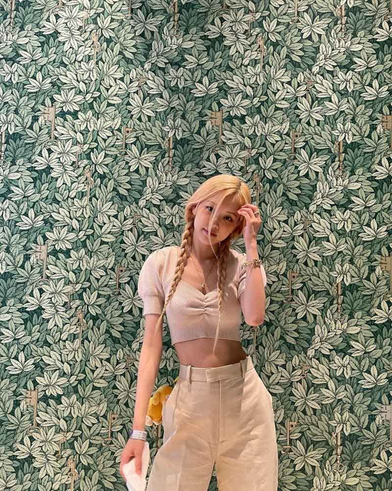 Blackpink Rose's Outfit Look 1 on Instagram on September 12, 2021