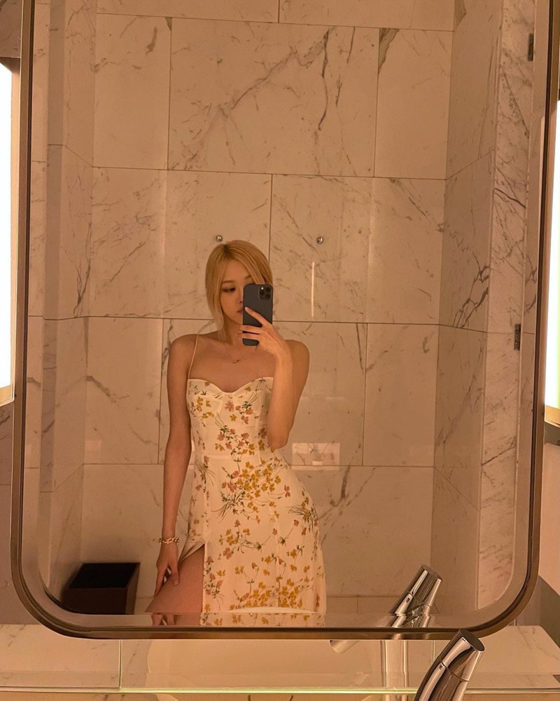 Blackpink Rose's Outfit Look 2 on Instagram on September 12, 2021