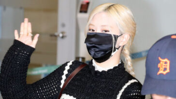 BLACKPINK Rose's Outfit at Incheon Airport on September 19, 2021