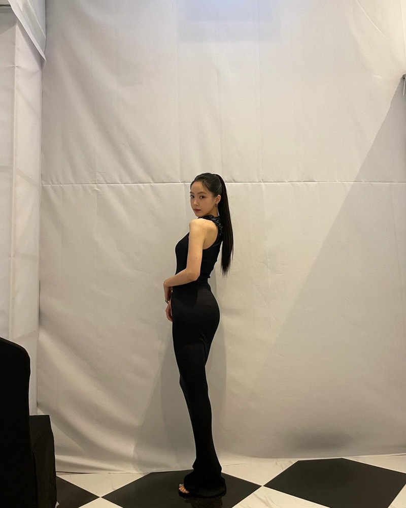APINK Naeun's Outfit on Instagram on October 2, 2021