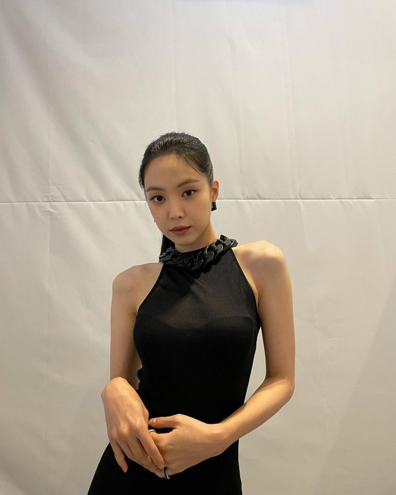 APINK Naeun's Outfit on Instagram on October 2, 2021