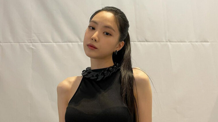 APINK Naeun's Outfit on Instagram on October 2, 2021