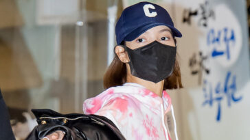 BLACKPINK Lisa's Outfit at Incheon Airport on October 18, 2021