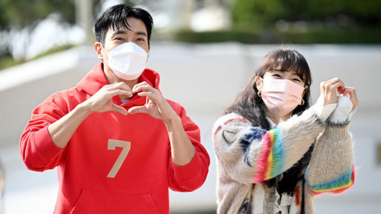Lee Sun-bin and Choi Si-won's Outfit on the way to KBS Cool FM on October 21, 2021