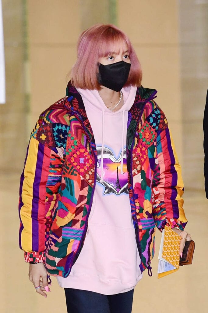 BLACKPINK Lisa's Outfit at Incheon Airport on November 16, 2021