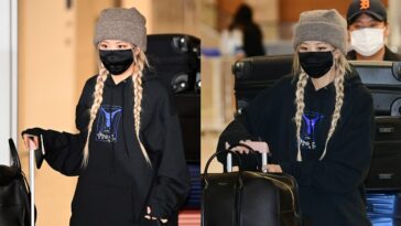 BLACKPINK Rose's Outfit at Incheon Airport on November 18, 2021
