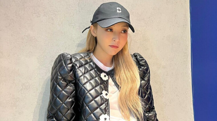 MAMAMOO Moonbyul's Outfit on Instagram on November 19, 2021