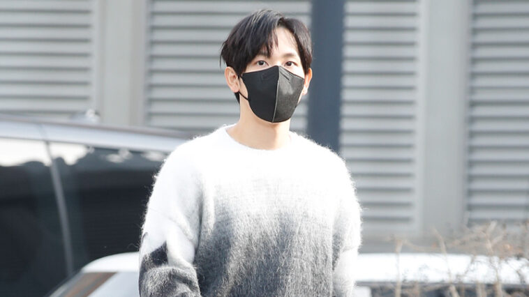 Im Si-wan's Outfit On the way to ‘Knowing Brothers’ on December 9, 2021