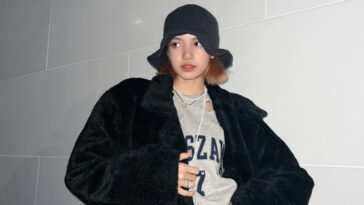 Blackpink Lisa's Outfit on Instagram on December 15, 2021