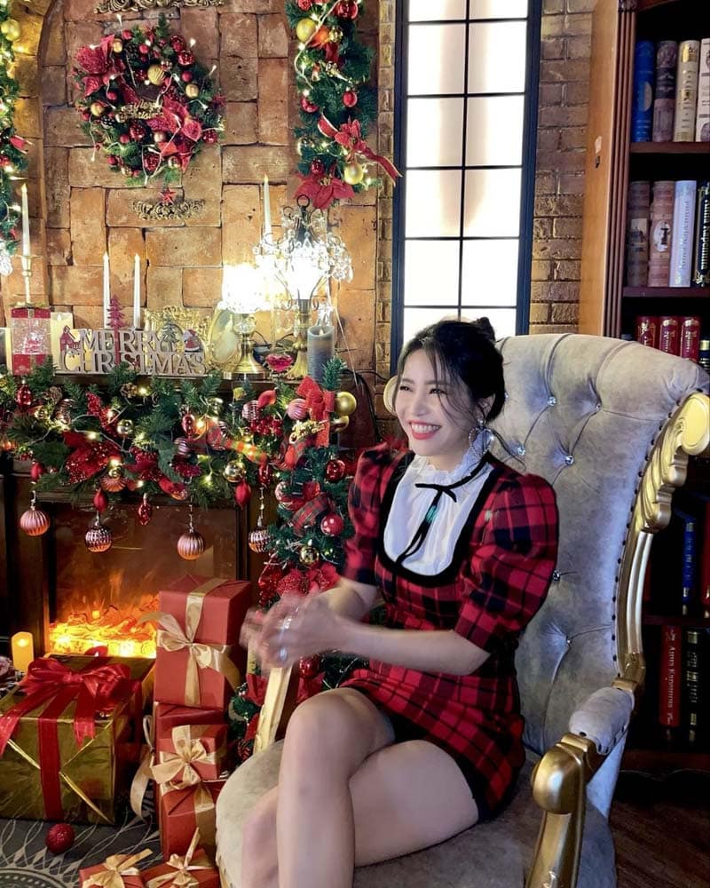 MAMAMOO Solar's Outfit on Instagram on December 16, 2021