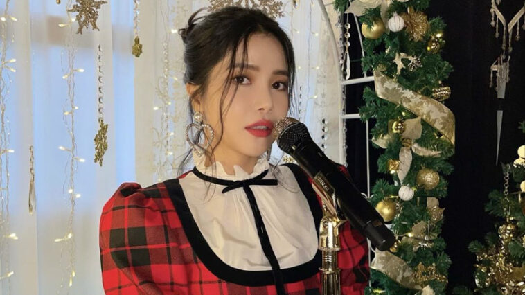 MAMAMOO Solar's Outfit on Instagram on December 16, 2021