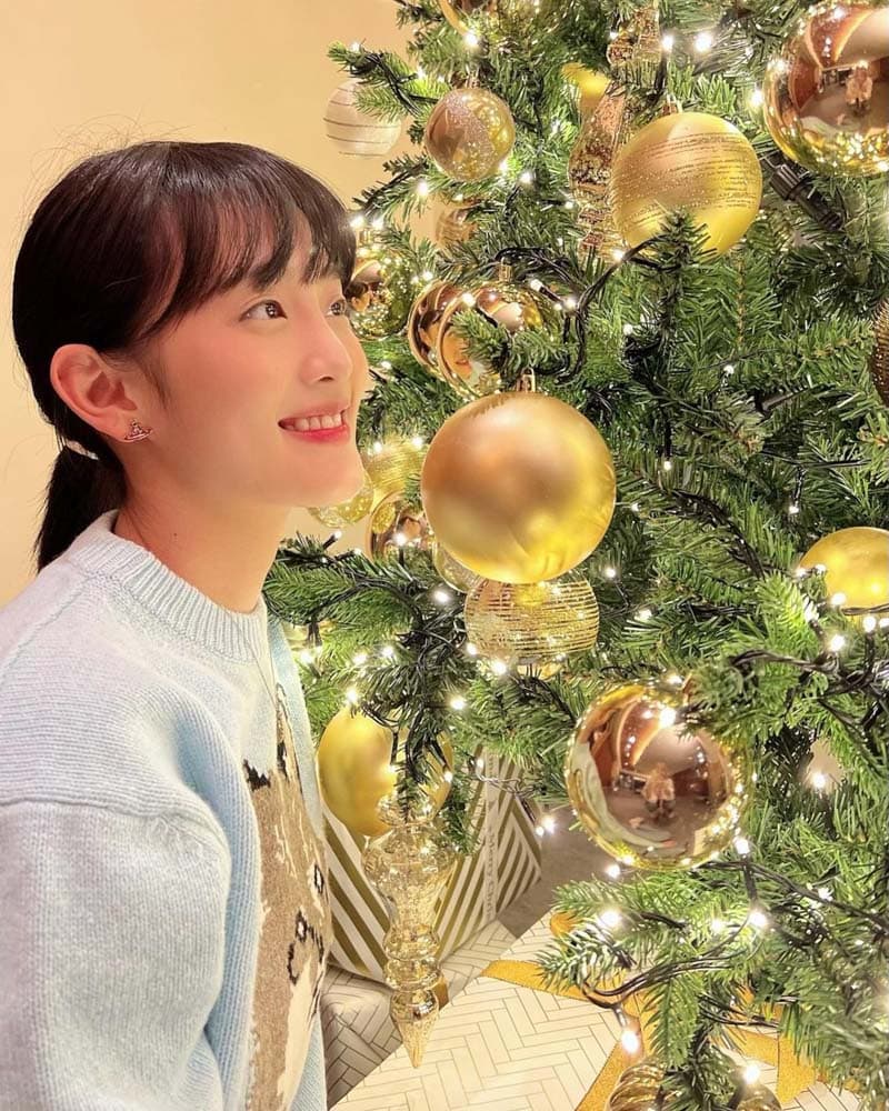 (G)I-DLE Minnie's Outfit on Instagram on December 25, 2021