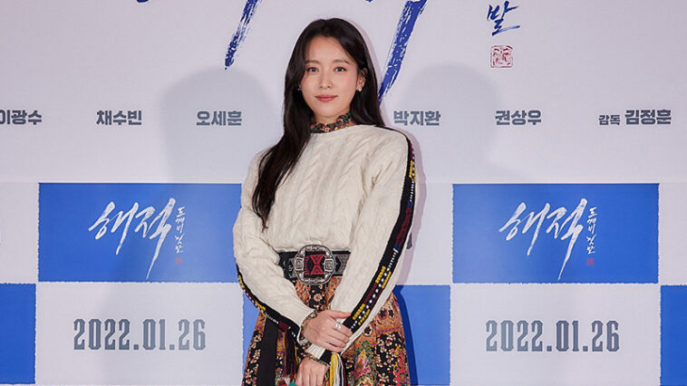 Han Hyo-Joo's Outfit at ‘The Pirates Goblin Flag’ Press Conference on January 12, 2021