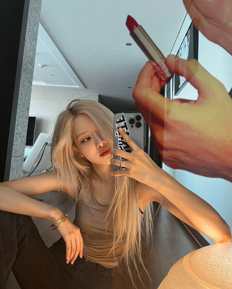 K-pop Special Update: Blackpink's Rose slays in her 'mirror selfie