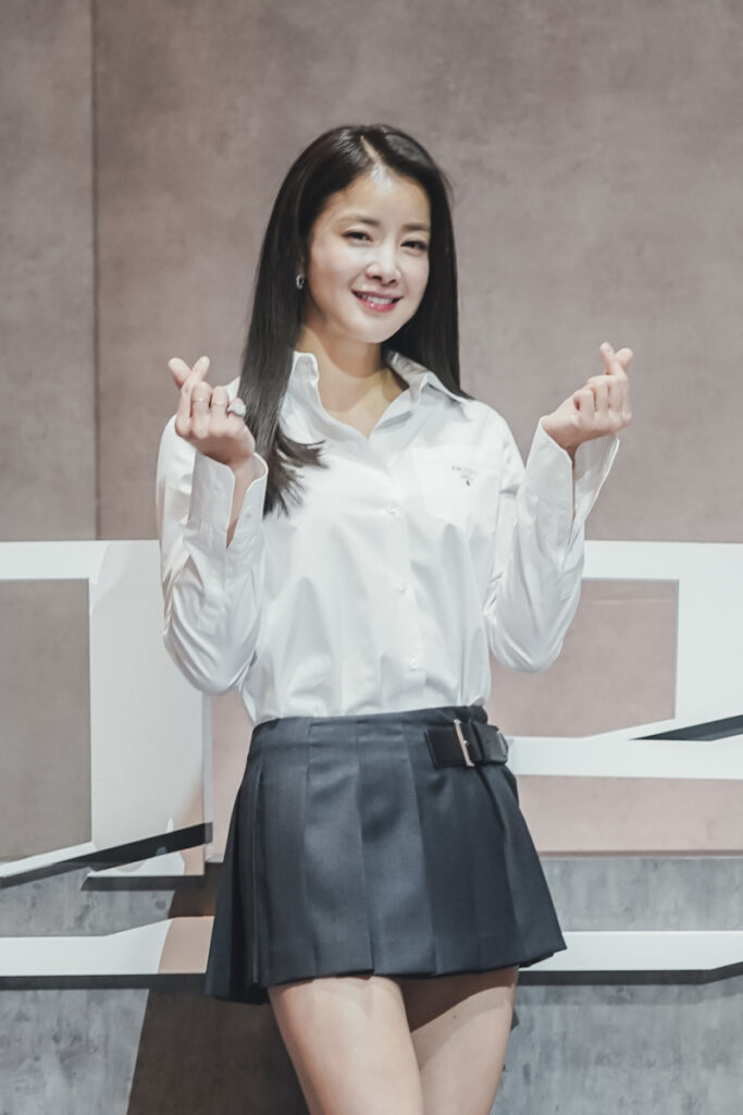 Lee Si-young's Outfit at ‘Grid’ Press Conference on February 16, 2022
